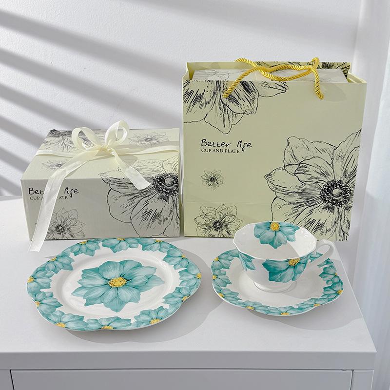 Изысканные высококачественные чашки для послеобеденного чая, ретро керамические кофейные чашки и блюдца с высокой стоимостью, дизайнерский стиль, нишевый фестиваль для девушек