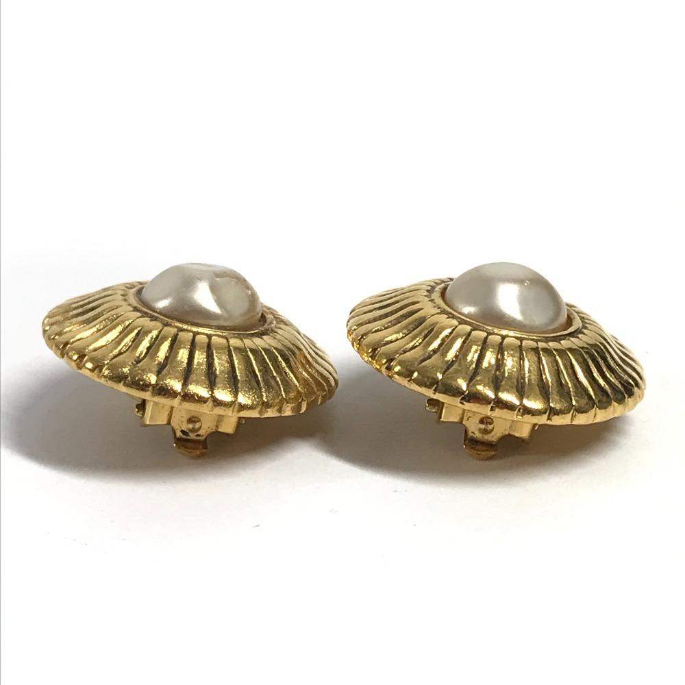 CHANEL vintage Faux pearl Accessory Jewelry Earrings Metal Gold