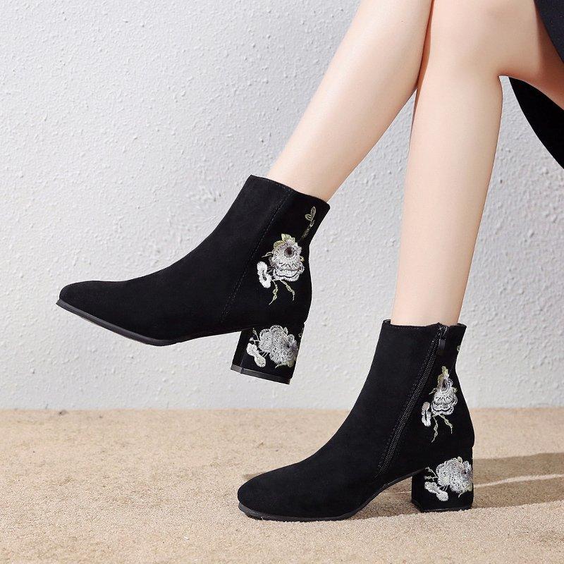 Модные ретро-ботфорты средней длины 2024 года, новые теплые хлопковые туфли из замши на среднем каблуке с вышивкой, Zapatos De Mujer
