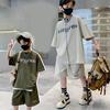 Детская летняя одежда для мальчиков, модная футболка с короткими рукавами и надписью, топ + короткий низ, комплект из 2 предметов, подростковый повседневный спортивный костюм