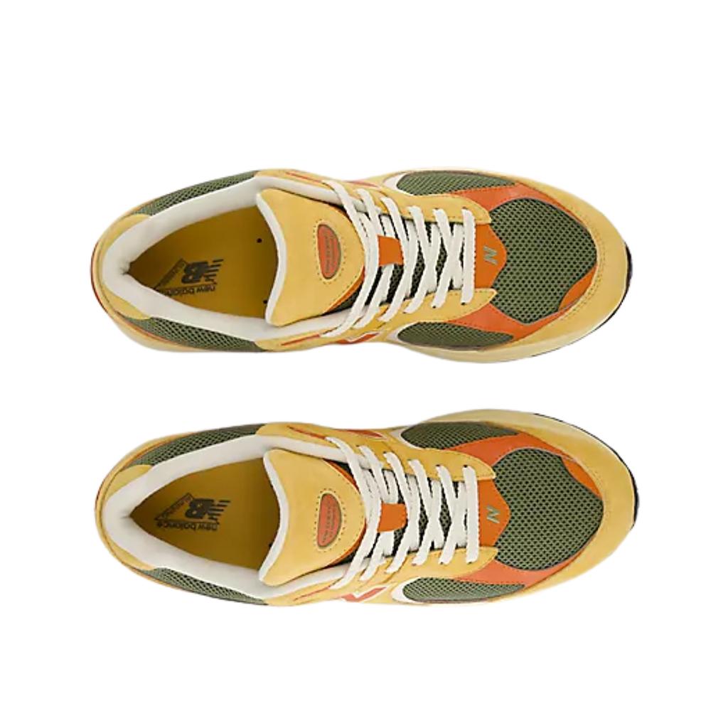 New Balance 2002R Курага Темный Оливин Унисекс Кроссовки Желтый Infield-Clay U2002RPB