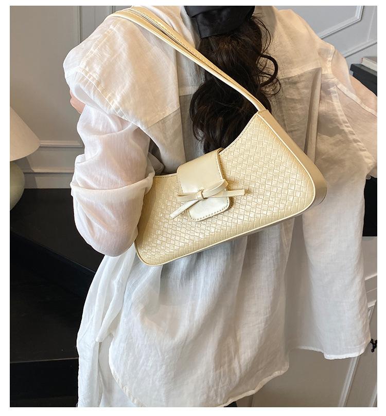 Premium sense niche bag women's 2025 new spring and summer versatile French woven portable shoulder bag underarm small square bag