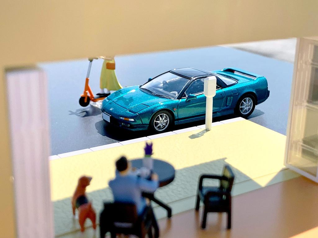 TOMYTEC DioColle 64 1/64 #CarSnap 21a Cafe Terrace ABS Resin/PVC Figure and Accessories (Painted, Partially Assembled) + Die-Cast Miniature Car Set
