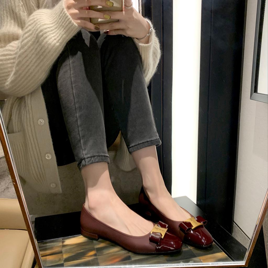 Версия из пятнистой коровьей кожи~ Виноградный цвет матери, тот же французский темперамент, цветовая гамма, кожаный бант, легкий вырез, толстый каблук, туфли-лодочки женские