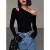 Black Sloping Shoulder Base Shirt for Women, Autumn and Winter Long Sleeved Slim Fit with Sexy Off Shoulder Collarbone and Shoulder Digging Design Top
