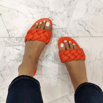 Женские уличные пляжные тапочки большого размера, летние модные кожаные шлепанцы на плоской подошве с открытым носком, брендовые дизайнерские тканые женские тапочки