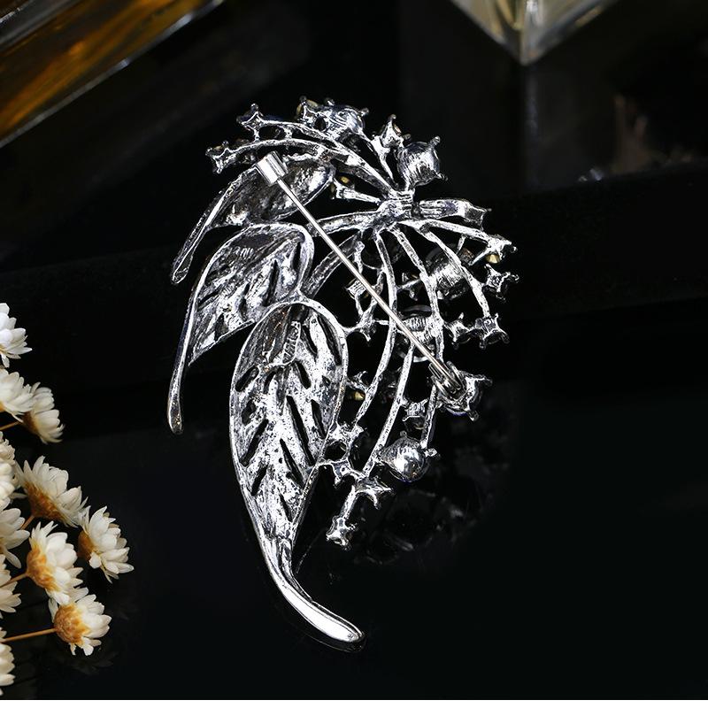 Vintage Rainbow Hollow Out Leaves Brooches for Women Elegant Silver Color Plant Brooch Safety Pins AVE