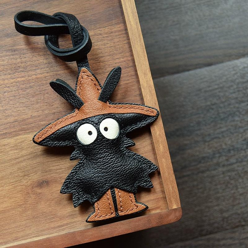 Трава и шляпа/кожа, сшитая вручную, зеркало заднего вида, подвеска для ключей от машины, сумка, женский черный модный брелок