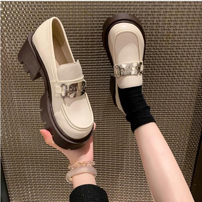 Мода 2024 года, новые женские туфли-оксфорды с металлической цепочкой, однотонные, в британском стиле, повседневная спортивная обувь с низким верхом