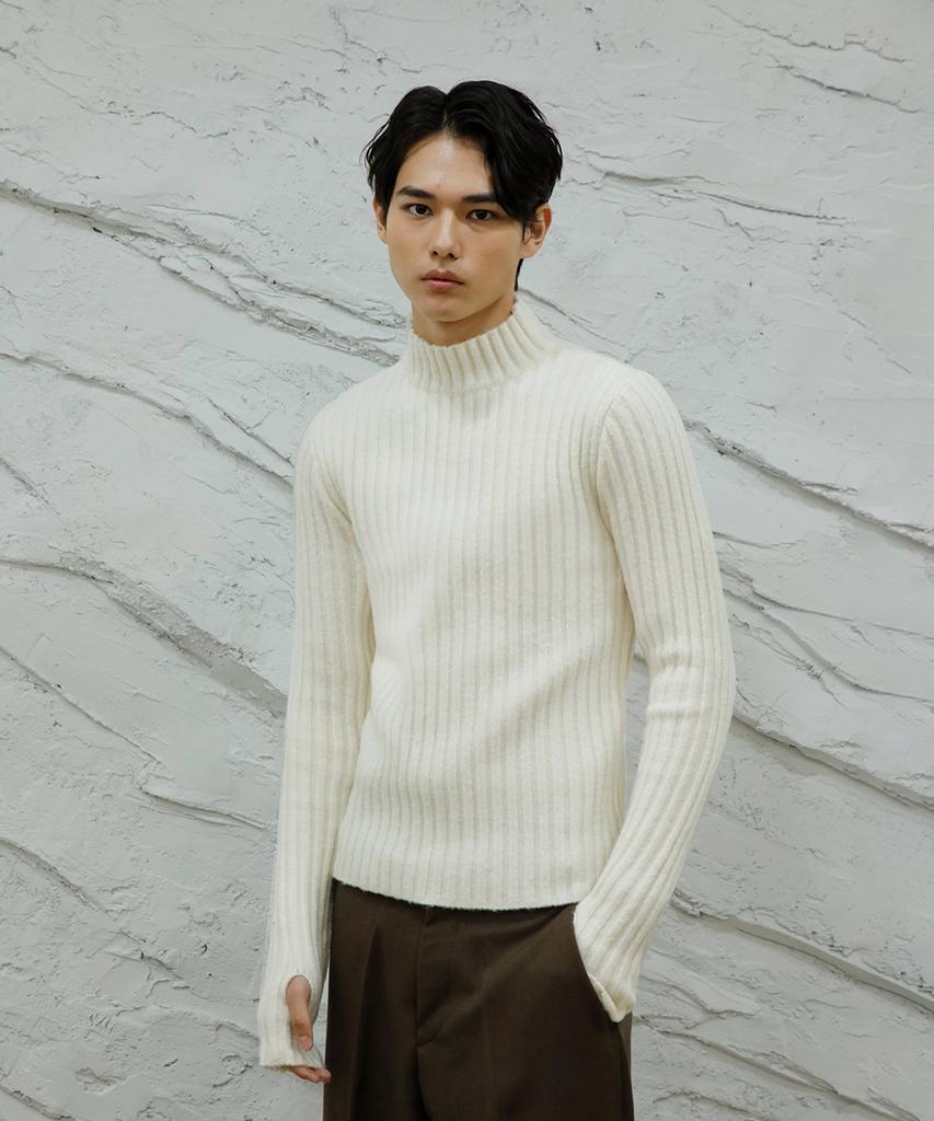 SIGNATURE Fingerhole Turtleneck Knit [Ivory]