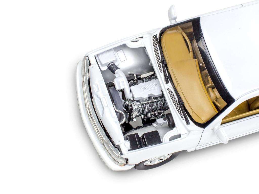 Америка Revell Масштаб Chevrolet Silverado Кастомный пикап Пластиковый набор-модель 14538 1/25 '99 (Предварительно окрашенный)