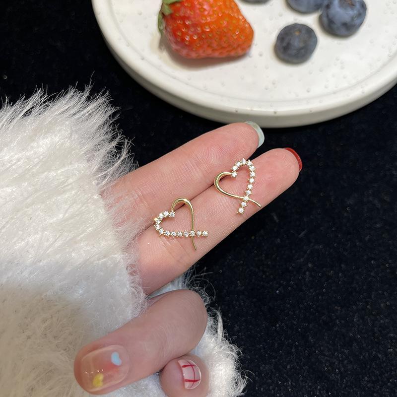 Серьги-гвоздики Love из циркония, женские летние серьги Niche Design Sense Flash Diamond Heart, серьги-гвоздики Temperament