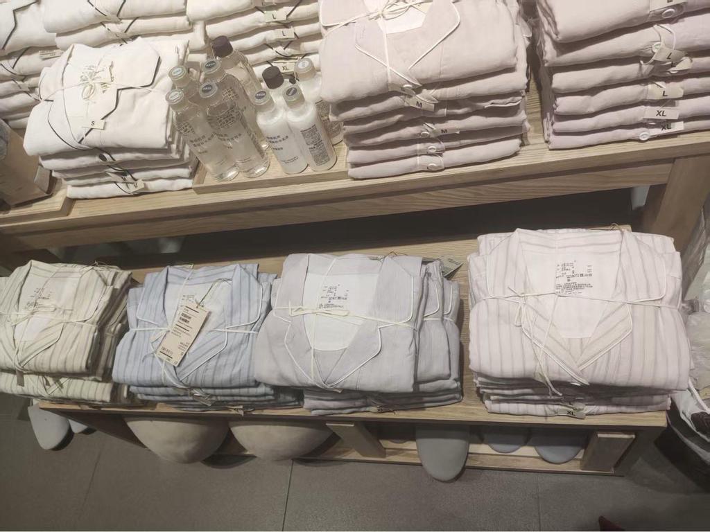 Полосатый двухслойный хлопковый комплект пижамы из марли с воротником - Унисекс домашняя одежда H031008