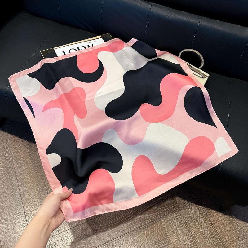 Retro silk scarves for women's new high-end accessories, neck small square scarf, scarf waist, fashionable and versatile, and gifts can be given.