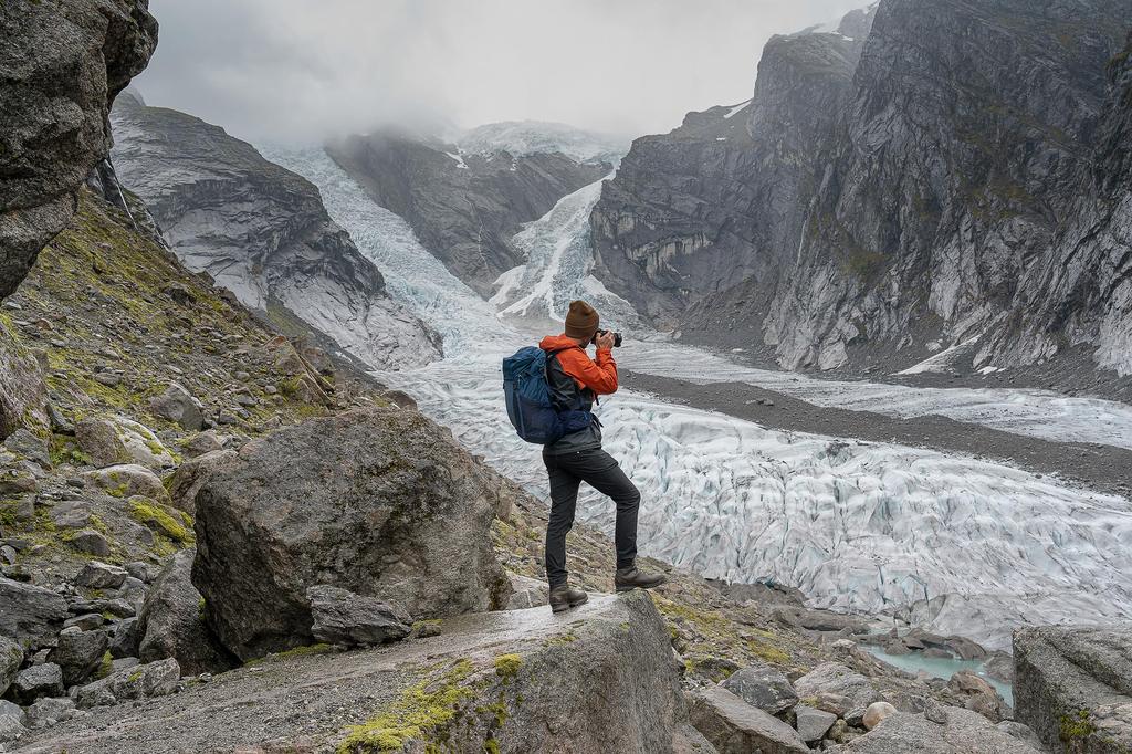 Альпинистский рюкзак Futura Pro 34 SL Black x Graphite 2021 [Deuter] D3401021-7403 женский