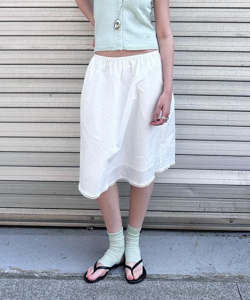 Plack Woman Cotton Blend Lace Hem Skirt Ivory