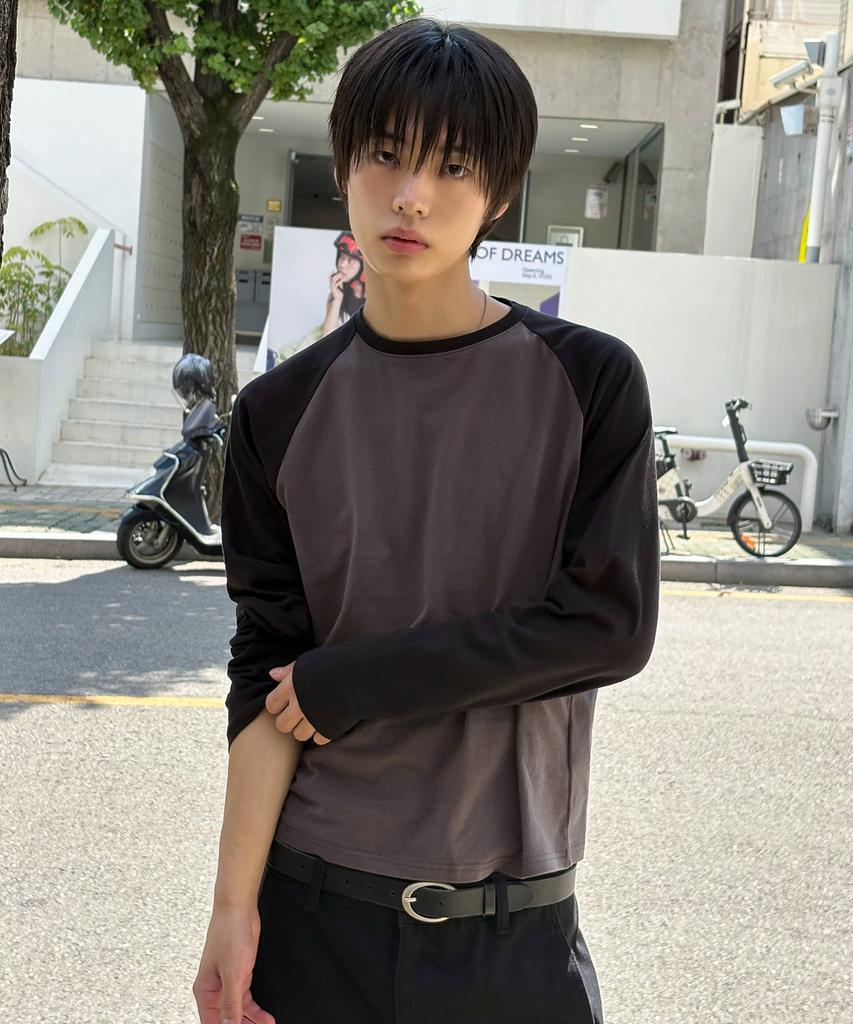 SIGNATURE Crop Raglan Long Sleeve T-Shirt [Black]
