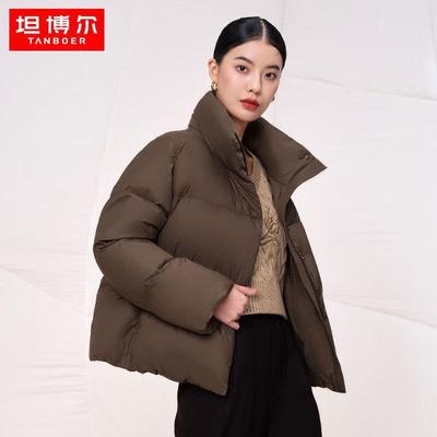 Женский короткий пуховик с высоким воротником TW236362