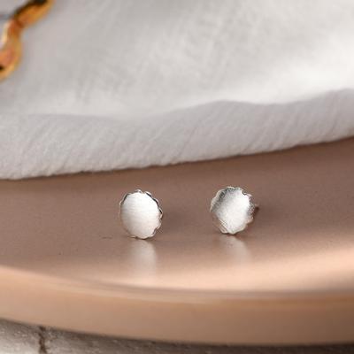 Серьги-гвоздики в виде подсолнуха, женские, минималистичные, нишевые, матовые, металлические серьги, маленькие серьги