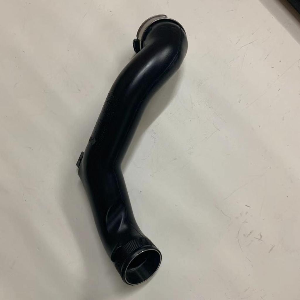 BMW Turbocharger Air Guide Pipe for 5, 6, 7 Series F01 F02 (Part 13717582314)