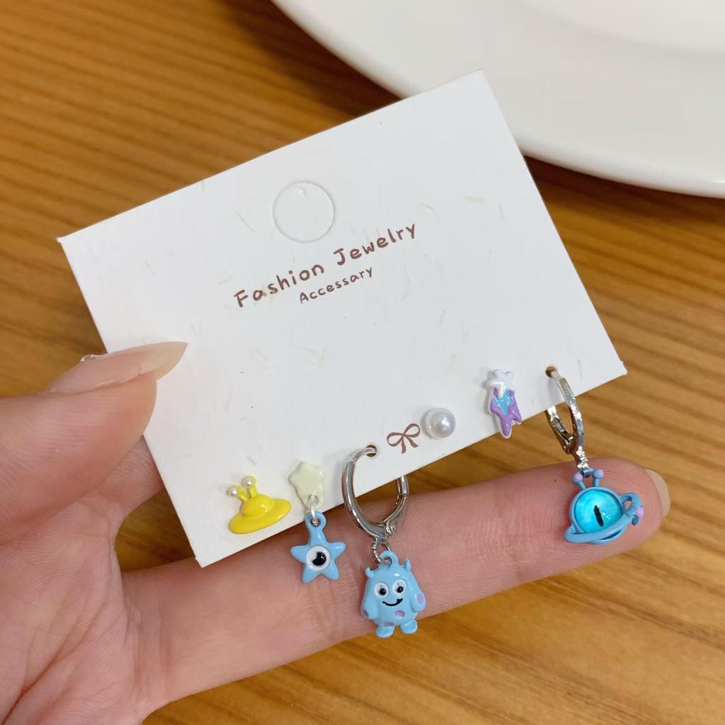 Милый комплект сережек-монстров с серебряными иглами: Асимметричный детский дизайн с изысканным камнем кошачий глаз.