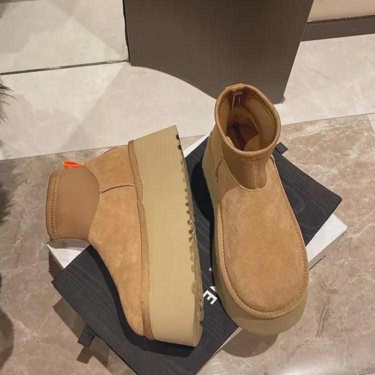 Женские европейские зимние ботинки на толстой подошве 2024 года: Мягкие, увеличивающие рост, теплые и модные короткие хлопковые туфли для зимы