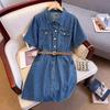 Летнее джинсовое платье А-силуэта в стиле ретро, скрывающее живот и стройнящее талию, с коротким рукавом
