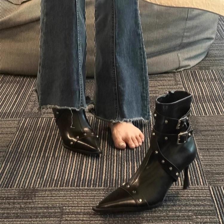 Винтажные красотки на высоких каблуках заостренные ногти ивы пряжка ремня рыцарские сапоги 2025 осень новые универсальные сексуальные тонкие короткие сапоги