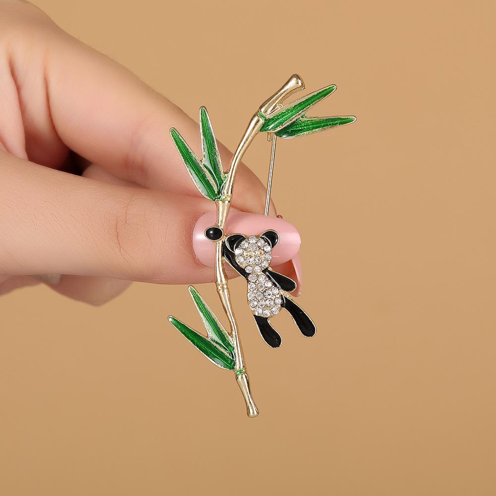 Милая симпатичная панда бамбуковая брошь в виде животного для женщин, ювелирные изделия, модные эмалевые булавки со стразами, украшение на лацкан рубашки, шляпы, подарок на вечеринку