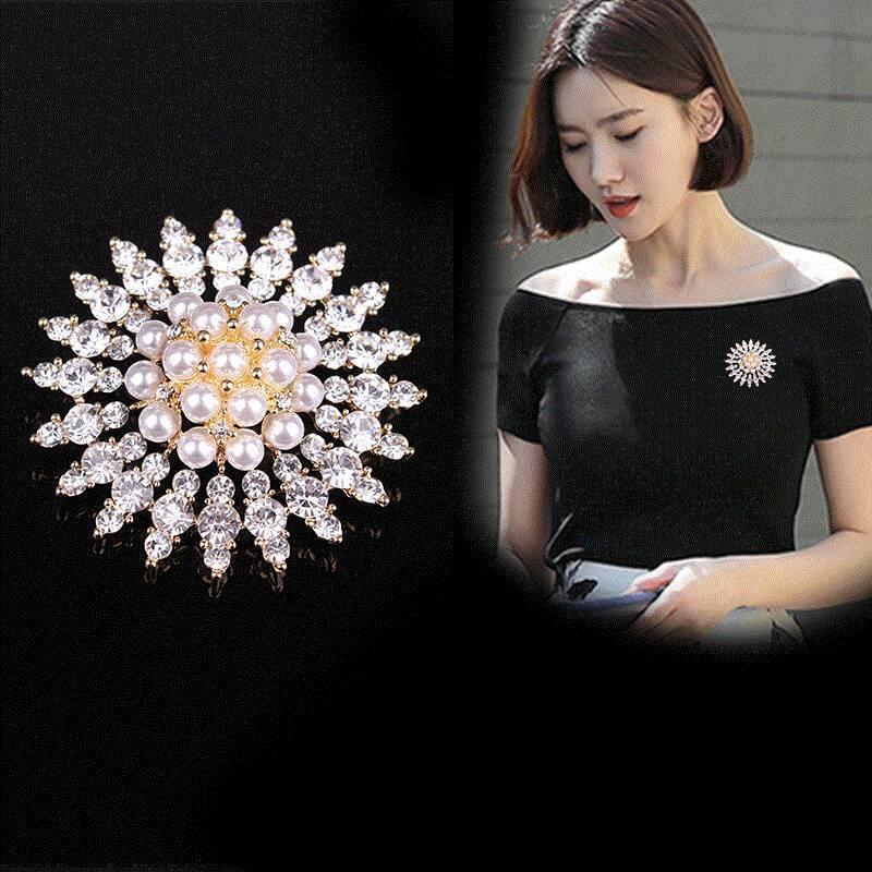 New Shiny Creative Rhinestone Petal Brooches For Women Luxury Designer Brooch Pin Fashion Dress Accessories Jewelry Gifts
