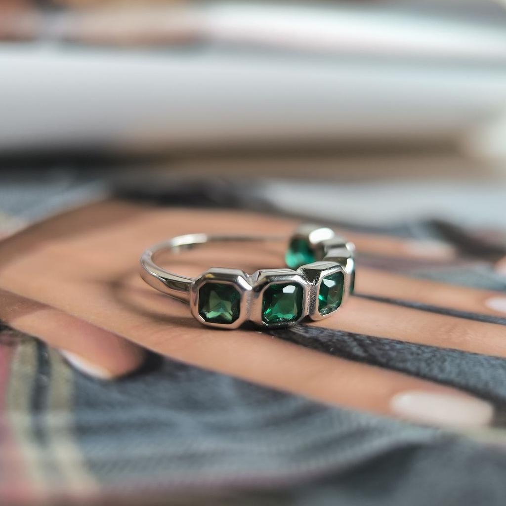 Silver Ring with Cubic Zirconia, Item Weight 3.21 G (60002296)