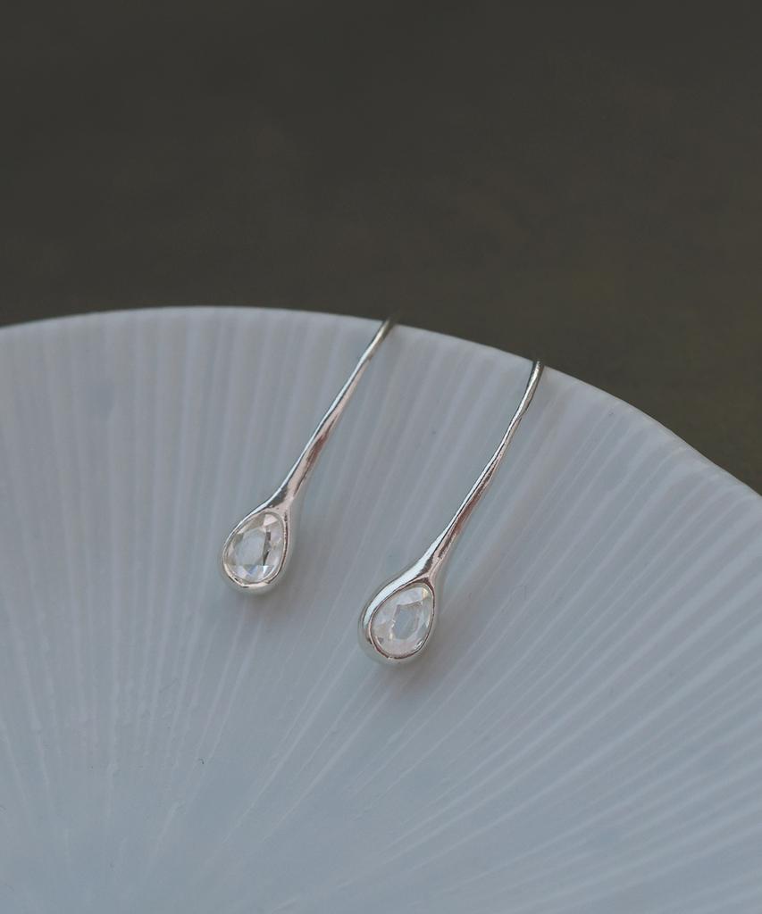 Reindeer Murmur Earring 06