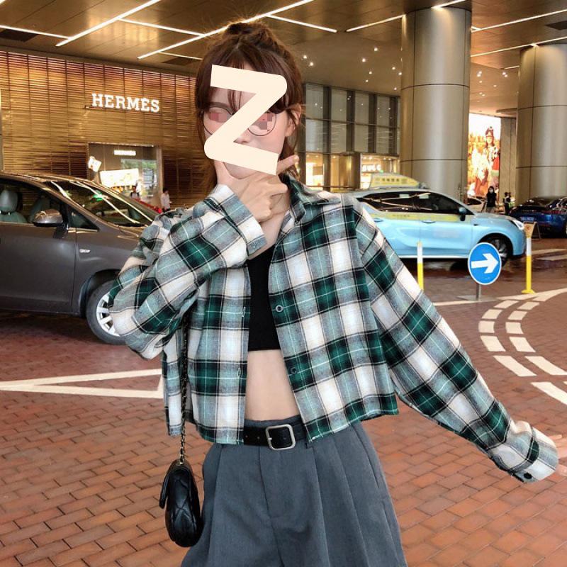 Женская куртка в клетку в стиле ретро на раннюю весну 2024 года