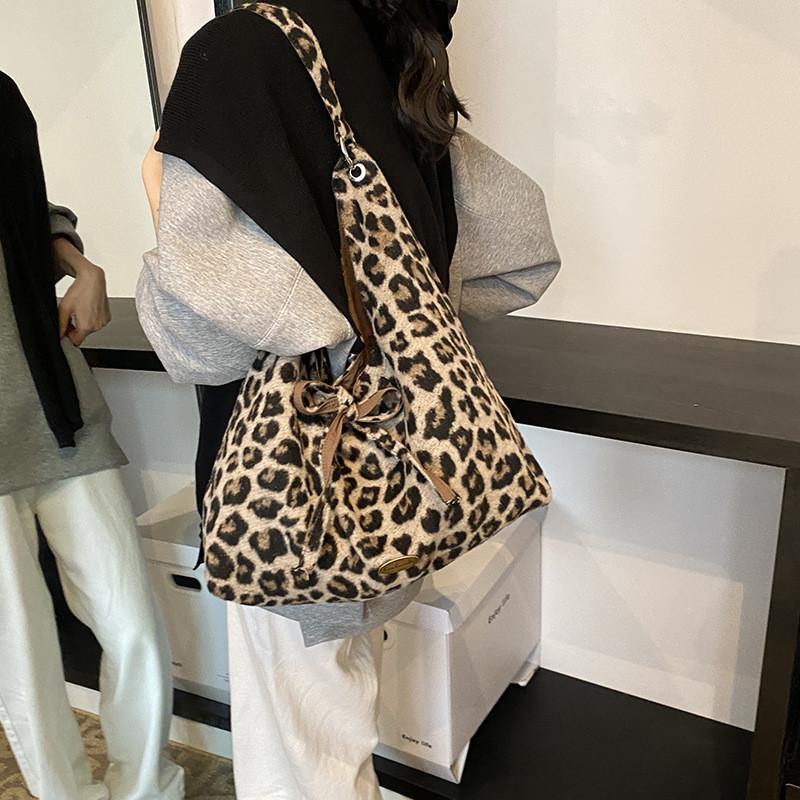 Vintage Chic Leopard Print Shoulder Bag For Women Spacious Crossbody Tote In Black And Brown