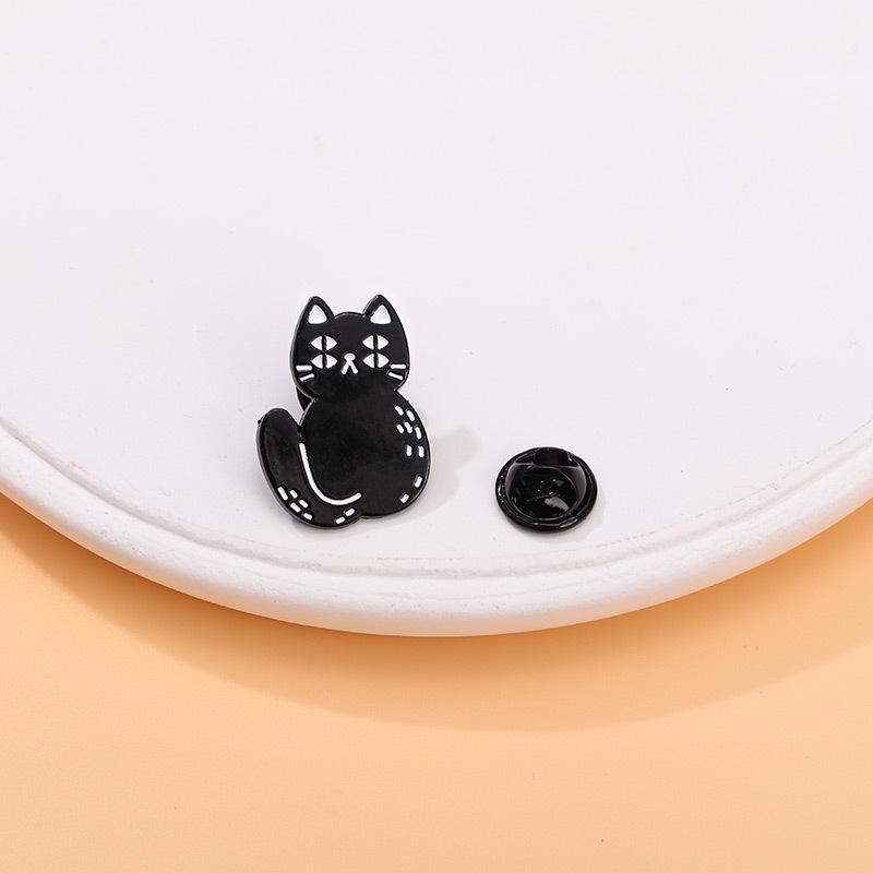Adorable Black Cat Cartoon Brooch: Simple Animal-Shaped Accessory