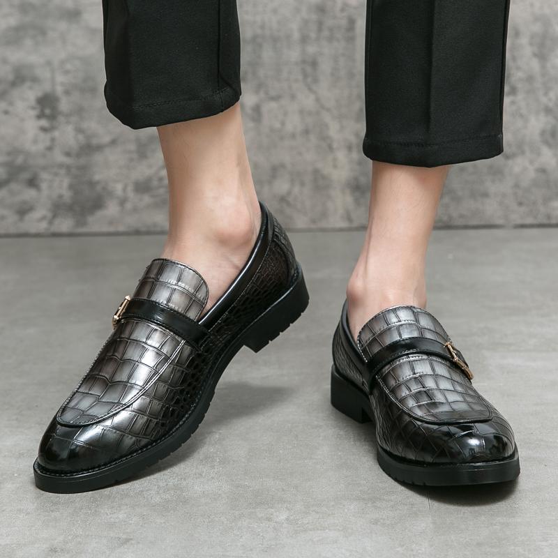 Модные повседневные мужские лоферы Дизайн в британском стиле Модная вечеринка Уличные тренды Кожаная обувь Большой размер Универсальные и Слипоны