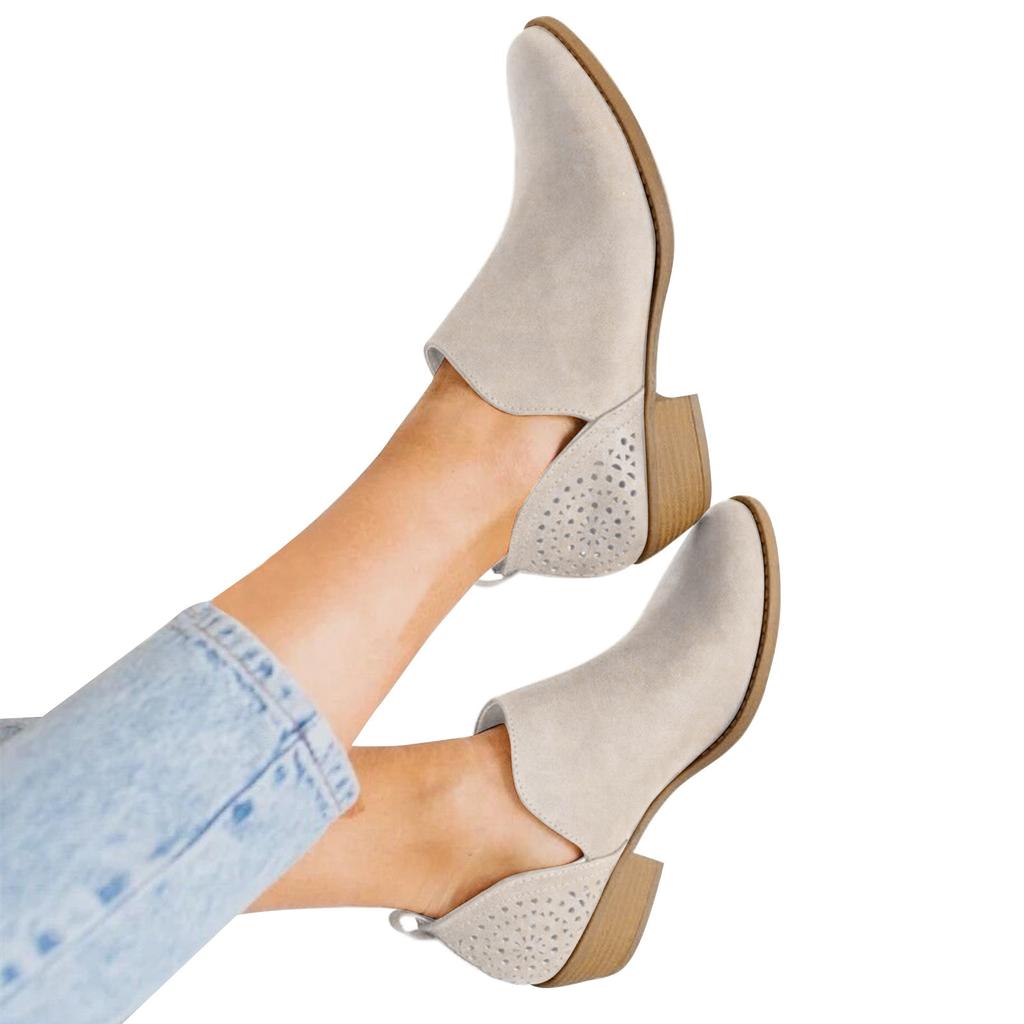 Женская обувь Полые однотонные короткие сапоги на среднем каблуке с острым носком