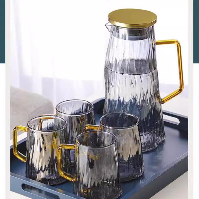 Жаропрочный стеклянный кувшин для воды