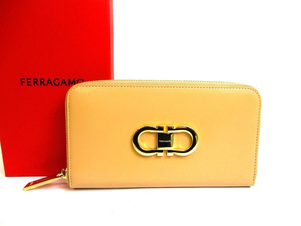 Оригинальный кошелек Salvatore Ferragamo Gancini из светло-бежевой кожи с круглым замком #b134 Открытая коробка