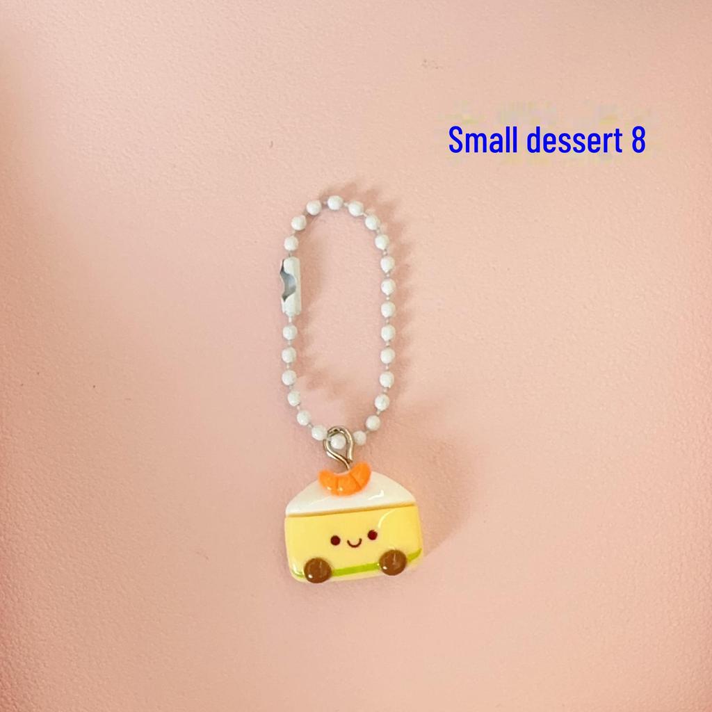 Милый брелок-подвеска в виде мультяшного торта — идеально подходит для студентов, пар и друзей