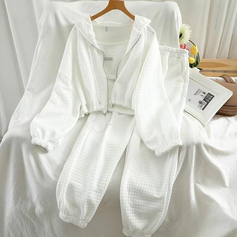 Женский весенне-осенний новый модный спортивный комплект, топ на бретельках, свитер с капюшоном, свободные леггинсы, комплект из трех предметов