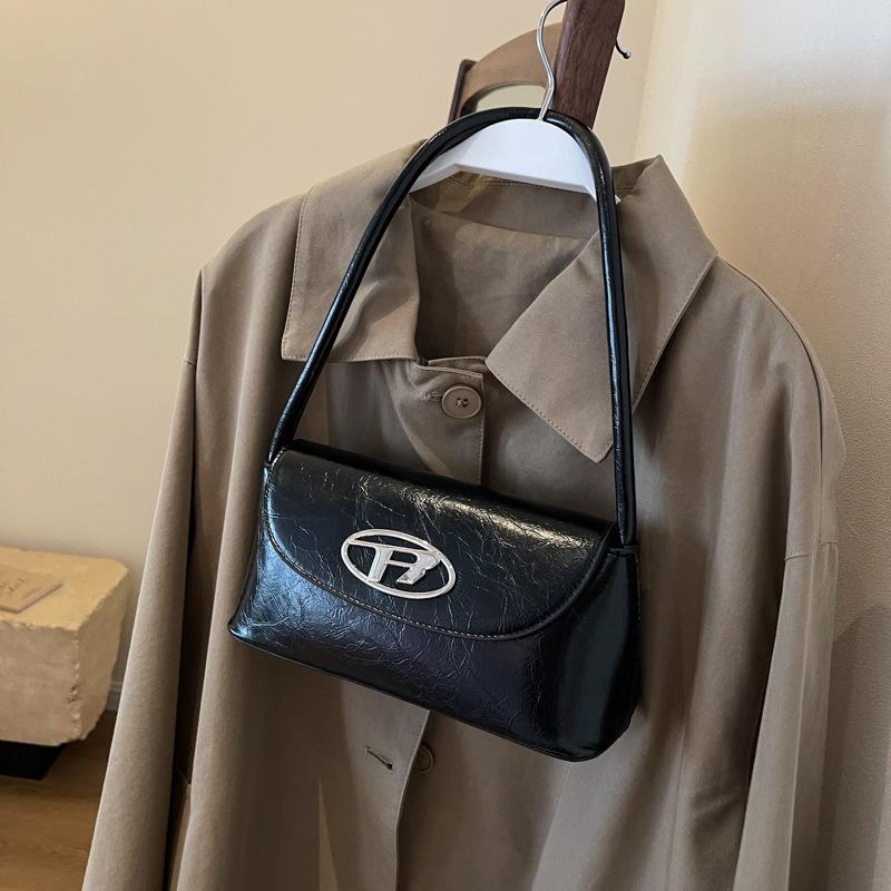 Французская нишевая маленькая сумка женская сумка 2025 новая модная модная с высоким чувством иностранного стиля осенне-зимняя на одно плечо подмышечная сумка-багет