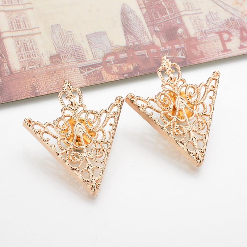 Stylish Alloy Brooch Hollow Pattern Collar Angle Palace Retro Triangle Shirts Collar Pins Women Men Jewelry