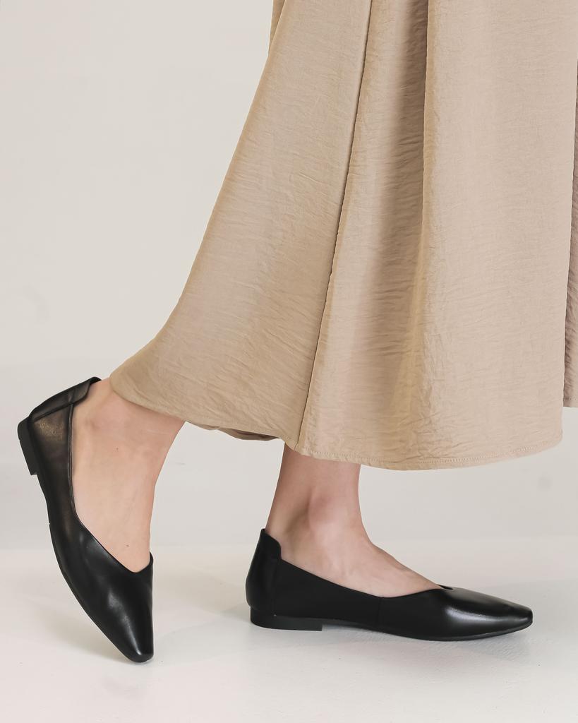 Балетки с заостренным носом Berkonty 96526 36 черные кожа