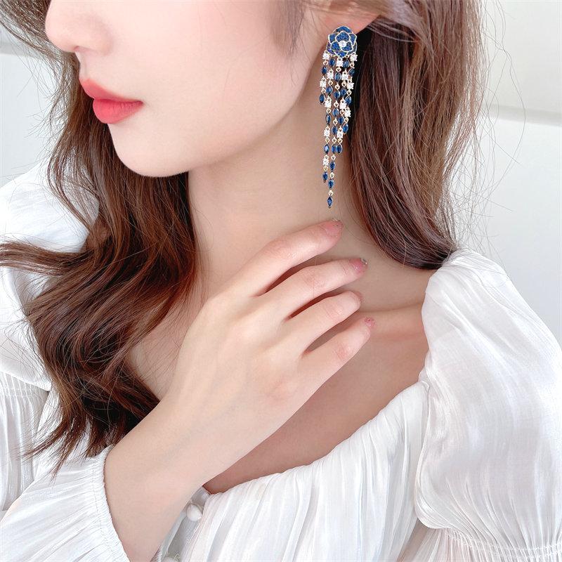 Серьги 2024, трендовые серьги, тяжелые промышленные цветные серьги с цветком циркония, длинные кисточки, темпераментные серьги с камелией для ужина, женские серьги