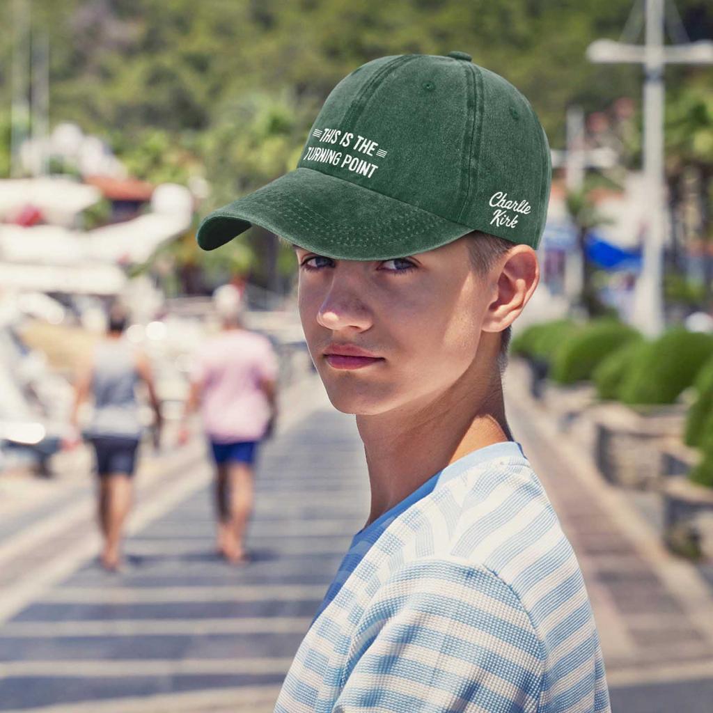 Модная бейсболка от солнца с козырьком