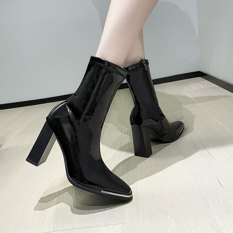 Мода 2024 Зима Новые женские короткие сапоги с квадратным носком Модные высокие каблуки с боковой молнией Удобные повседневные женские короткие модные сапоги