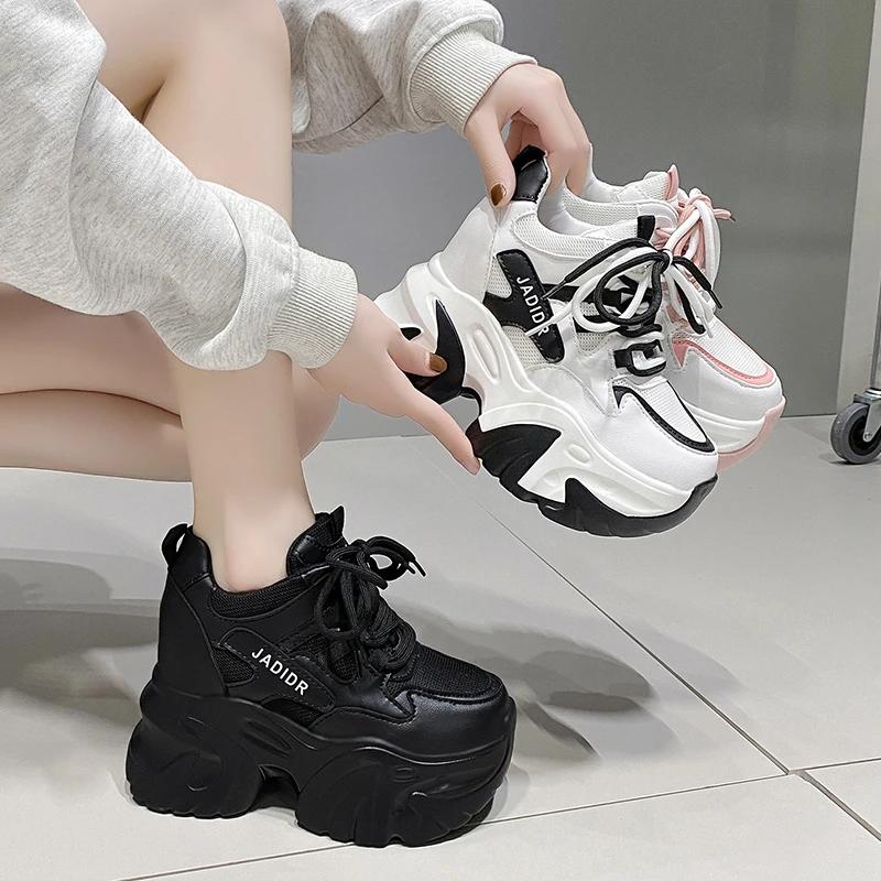 Мода 10,5 см Женские кожаные массивные кроссовки Новая осень Скрытые каблуки Повседневная спортивная обувь для папы Толстая подошва Платформа Дышащие кроссовки Женские