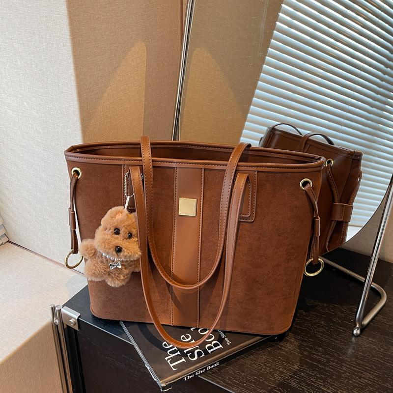 Ретро сумка большой вместимости для通勤, женская 2025 новая, повседневная простая наплечная сумка, осенне-зимняя портативная сумка-тоут