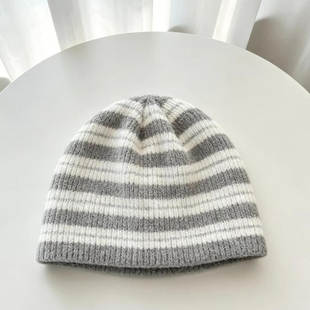 Wool blended striped wool hat women's autumn and winter warm contrasting colors soft knitted cold hat shows small face